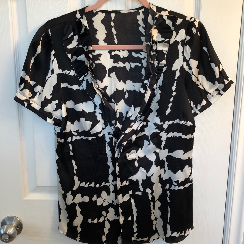 Banana Republic silky fitted blouse